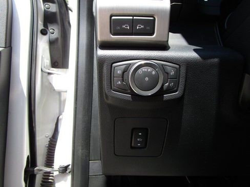 Used 2015 Ford F150 Platinum w/ Equipment Group 701A Luxury AWD/4WD image 16
