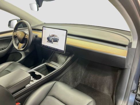 Used 2024 Tesla Model Y Long Range AWD/4WD image 28