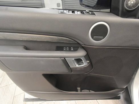 Used 2017 Land Rover Discovery HSE image 13