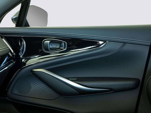 New 2026 Aston Martin DBX 707 image 14