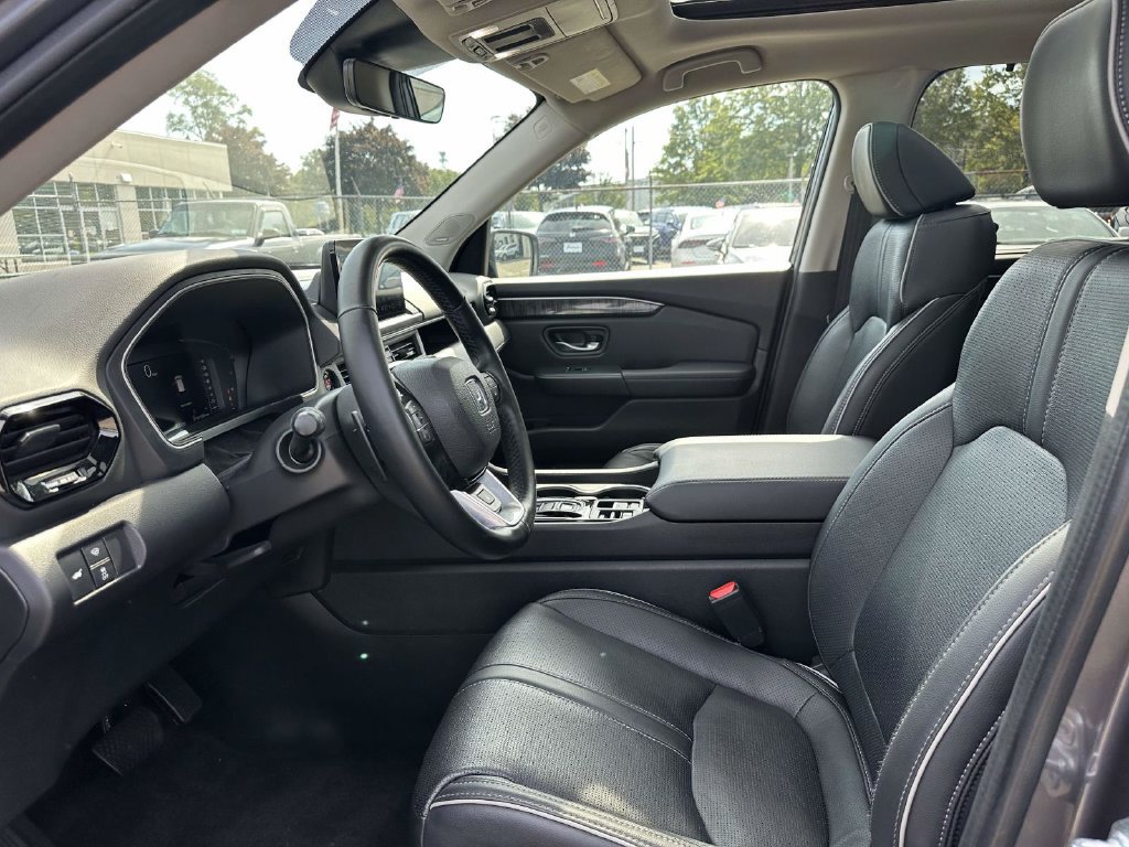 Used 2023 Honda Pilot Elite image 13
