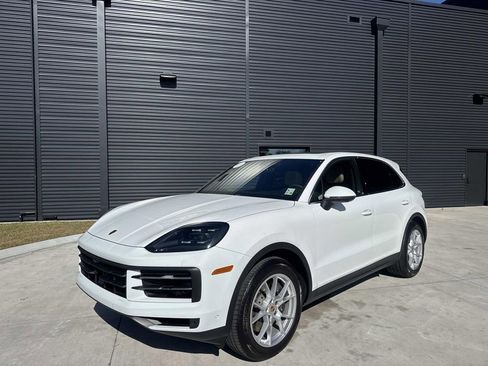 Used 2024 Porsche Cayenne image 1