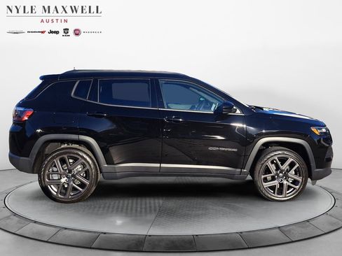 New 2026 Jeep Compass Latitude image 17