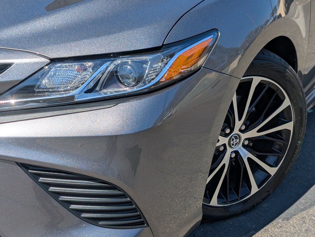 Used 2020 Toyota Camry SE FWD image 10