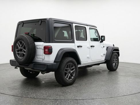 Used 2025 Jeep Wrangler Sport S image 9