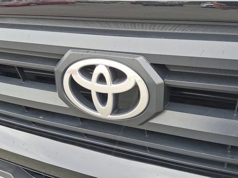 Used 2025 Toyota Tacoma SR5 AWD/4WD image 9