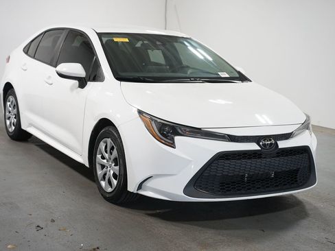 Certified 2022 Toyota Corolla LE FWD image 3