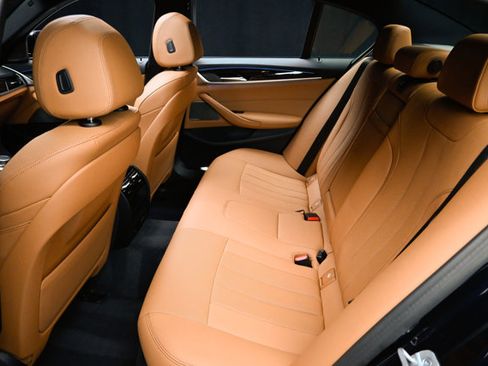 Used 2023 BMW 530e xDrive w/ Premium Package image 50