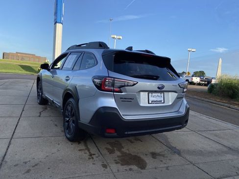 Used 2025 Subaru Outback Onyx Edition AWD/4WD image 9