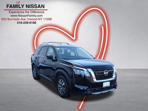 Certified 2025 Nissan Pathfinder SL image 1