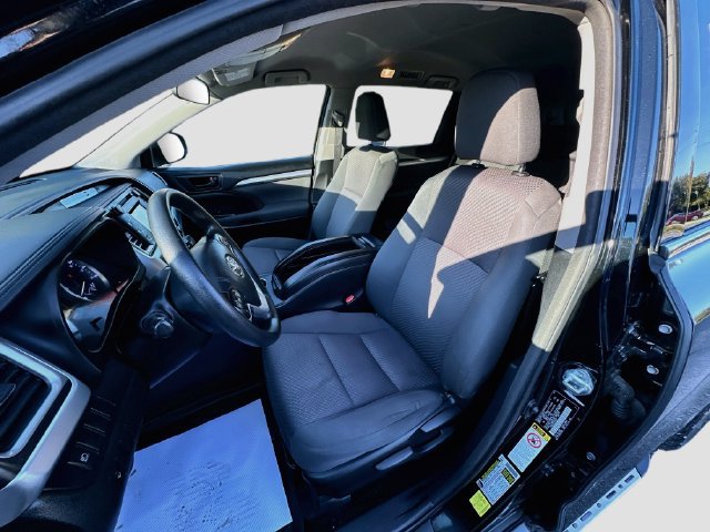 Used 2018 Toyota Highlander LE AWD/4WD image 20