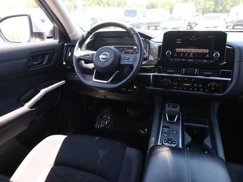 Certified 2025 Nissan Pathfinder SV AWD/4WD image 23