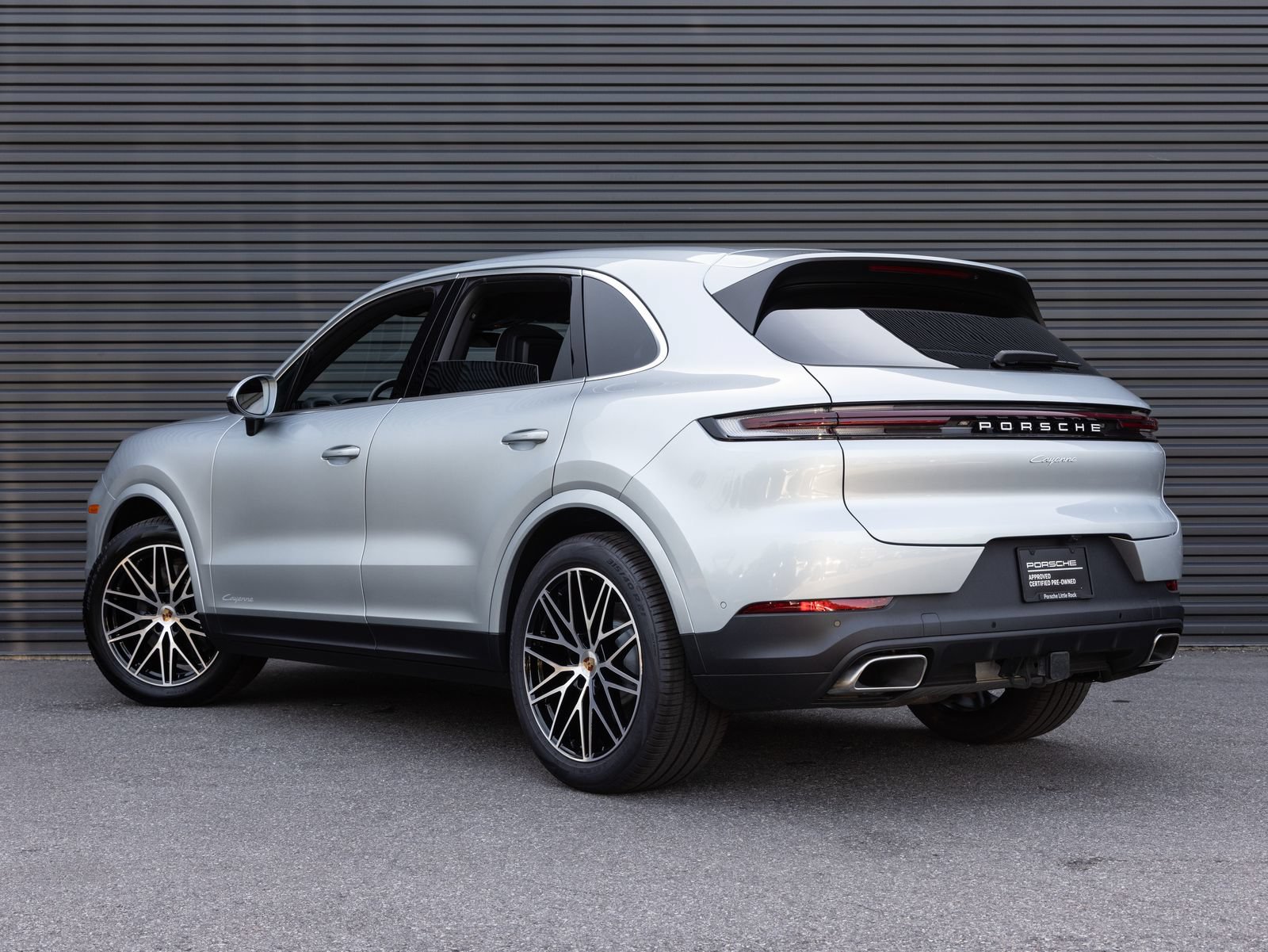 Used 2025 Porsche Cayenne AWD/4WD image 3