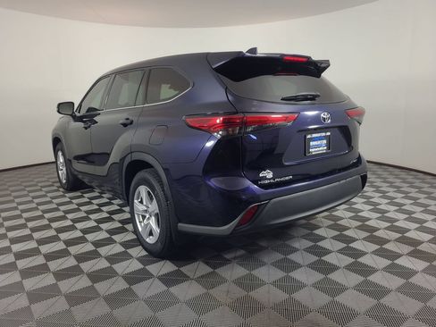 Used 2021 Toyota Highlander LE AWD/4WD image 5