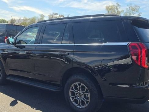 Used 2025 Ford Expedition Active RWD image 3