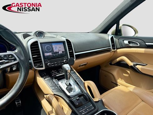 Used 2018 Porsche Cayenne S w/ Premium Package Plus AWD/4WD image 32