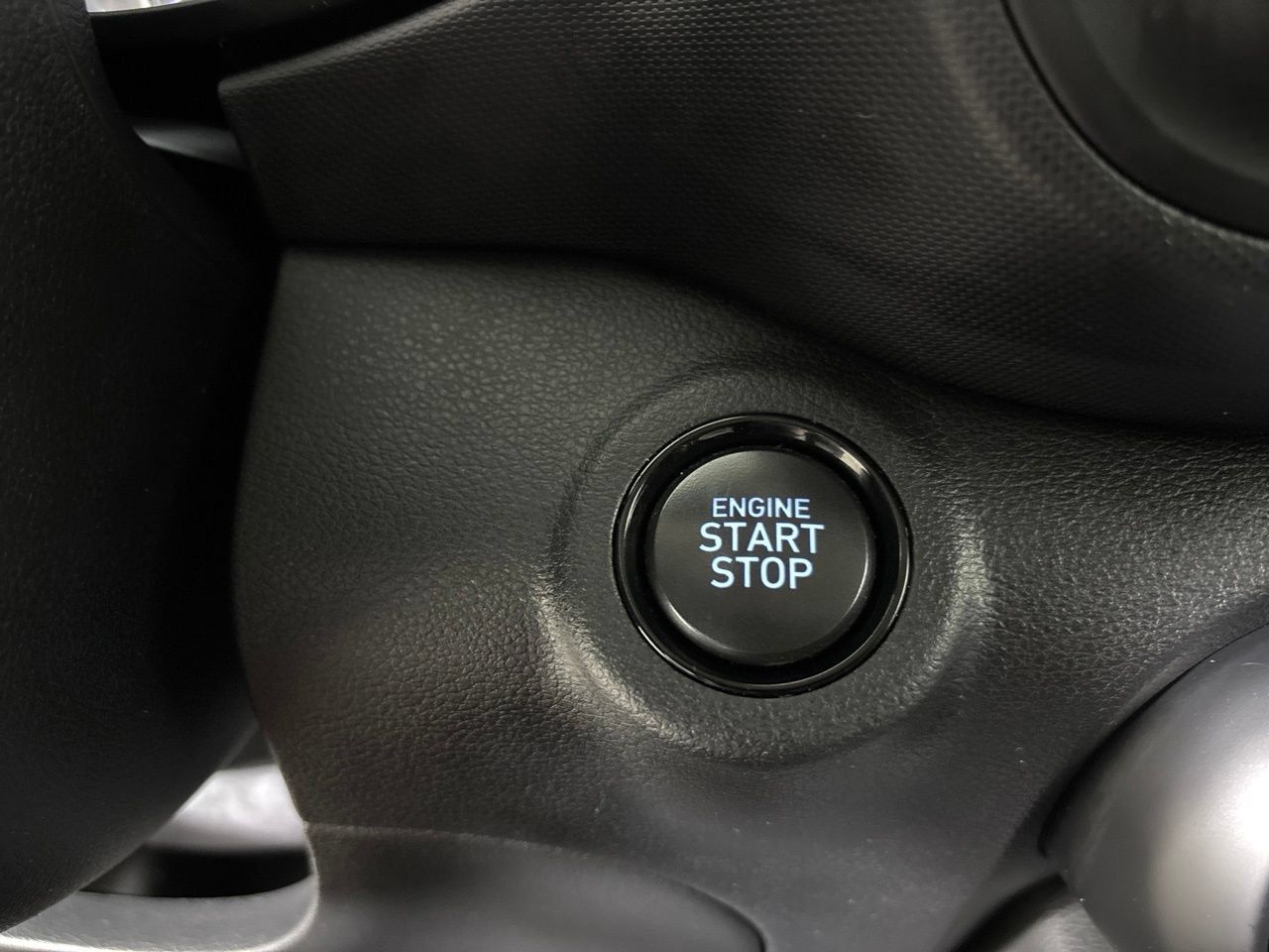 Used 2022 Hyundai Venue Limited FWD image 16