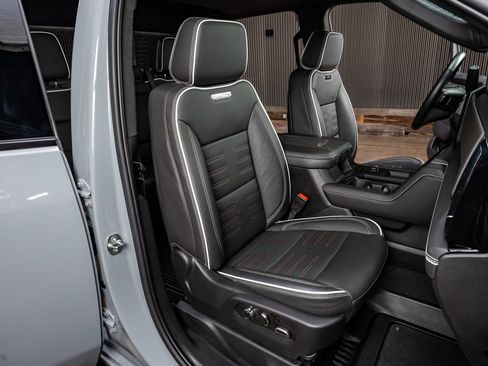 Used 2025 GMC Sierra 2500 AT4X image 30