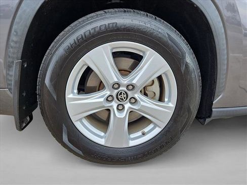 Certified 2021 Toyota Highlander LE image 23