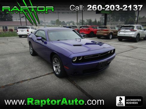 Used 2019 Dodge Challenger SXT RWD image 1