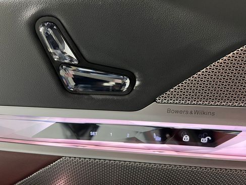 Certified 2023 BMW 760i xDrive w/ Executive Package image 23