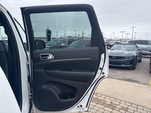 Used 2015 Jeep Grand Cherokee Limited image 42