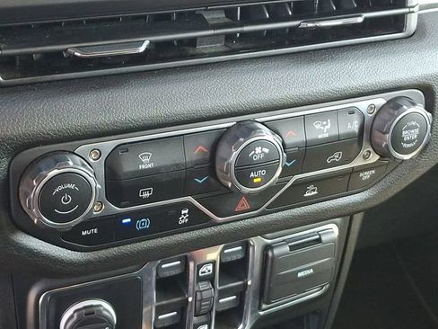 Used 2024 Jeep Wrangler Unlimited AWD/4WD image 14