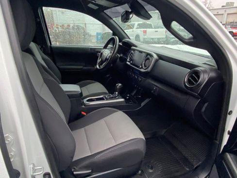 Used 2021 Toyota Tacoma TRD Sport image 17