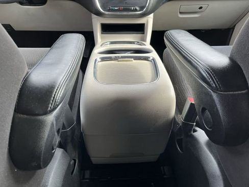 Used 2014 Dodge Grand Caravan SXT image 23