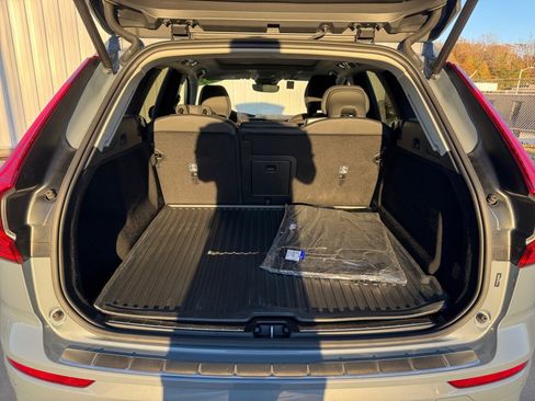 Certified 2024 Volvo XC60 B5 Plus w/ Climate Package image 15
