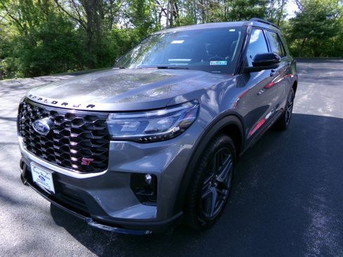 Used 2025 Ford Explorer ST AWD/4WD image 4