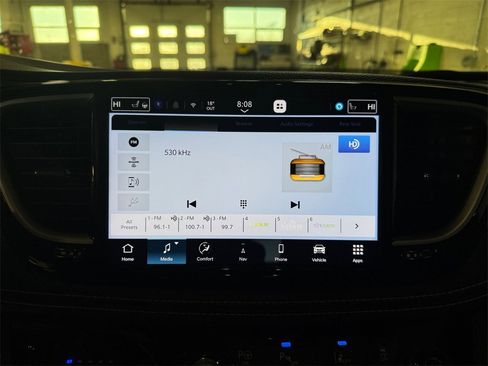 Used 2025 Chrysler Pacifica Select w/ Uconnect Theater Family Group image 17