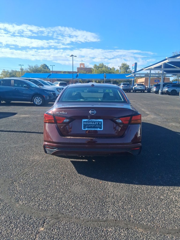 Used 2025 Nissan Altima 2.5 SV FWD image 3