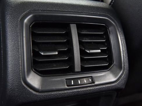 Used 2025 Volkswagen Taos SE AWD/4WD image 24