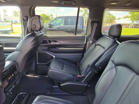 Used 2024 Jeep Wagoneer Series II RWD image 16