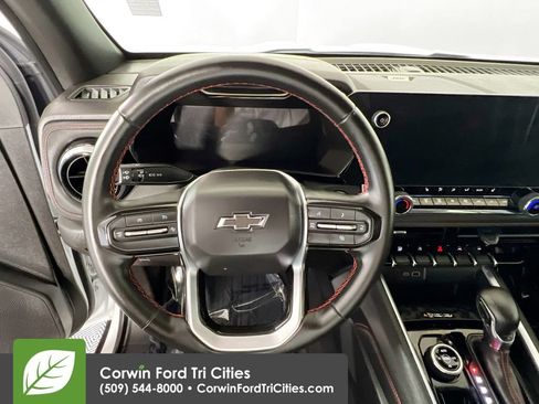 Used 2025 Chevrolet Colorado Z71 w/ Technology Package AWD/4WD image 8