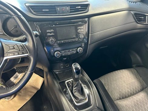 Used 2017 Nissan Rogue SV AWD/4WD image 5