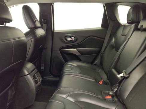 Used 2020 Jeep Cherokee Latitude Plus FWD image 18