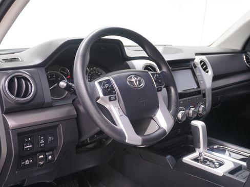 Used 2014 Toyota Tundra SR5 w/ SR5 Upgrade Package AWD/4WD image 12