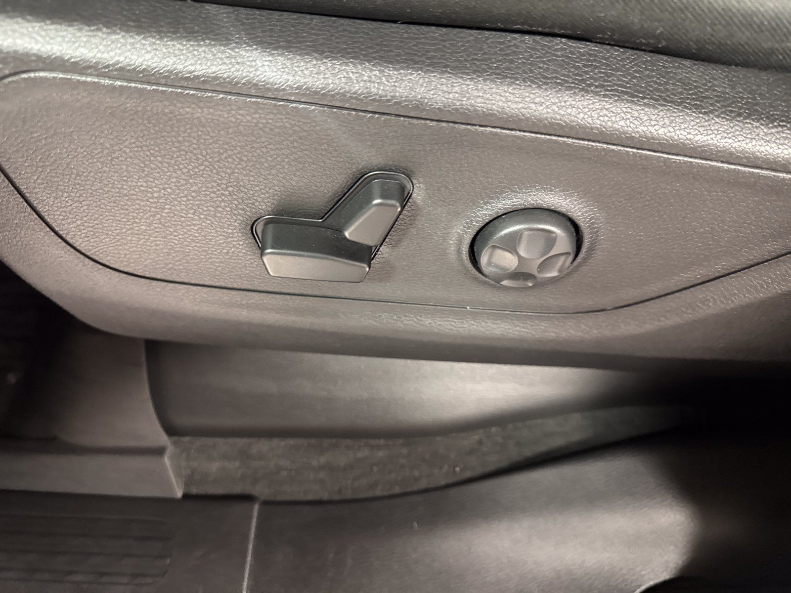 Used 2020 RAM 1500 Big Horn AWD/4WD image 15