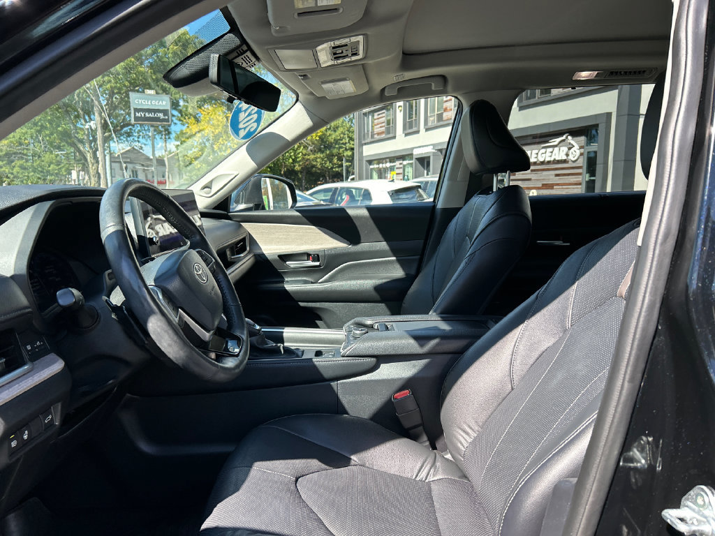 Used 2024 Toyota Grand Highlander AWD image 11
