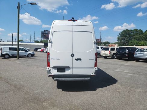 Used 2022 Mercedes-Benz Sprinter 2500 image 6