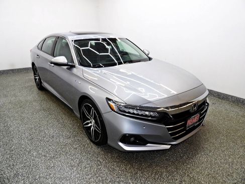 Used 2022 Honda Accord Touring image 3