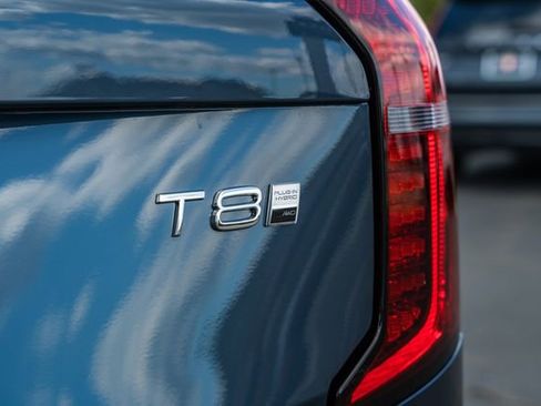 New 2026 Volvo XC90 T8 Plus w/ Protection Package Premier image 9