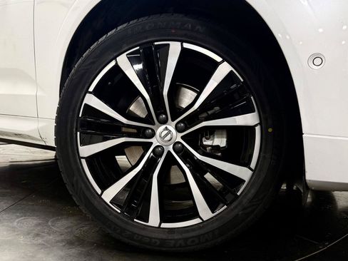 Used 2024 Volvo XC60 B5 Plus w/ Protection Package Premier AWD/4WD image 12