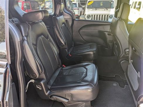 Certified 2021 Chrysler Pacifica Touring-L w/ S Appearance Package image 28