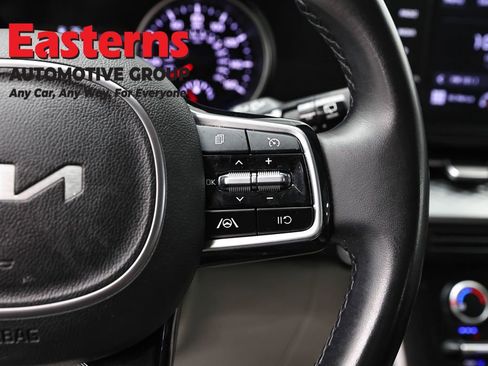 Used 2022 Kia Carnival LX image 16