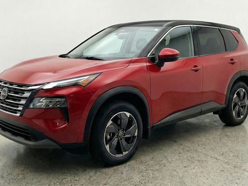 Used 2025 Nissan Rogue SV image 3