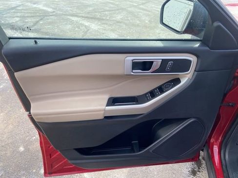Used 2021 Ford Explorer XLT w/ Equipment Group 202A image 9
