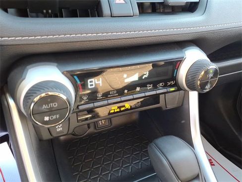 Used 2025 Toyota RAV4 XLE image 18